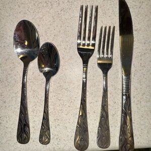 Liberty Tabletop made in USA Flame Pattern 61 pc Flatware Set